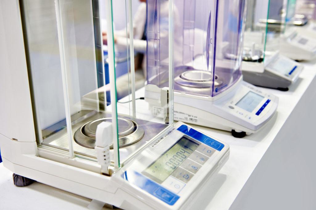 Digital analytical balance